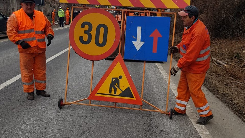 Lucrări de reabilitare a carosabilului, pe strada 13 Decembrie