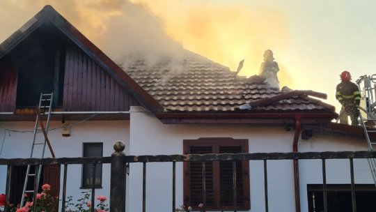 Incendiu la Stupini. O femeie a suferit arsuri