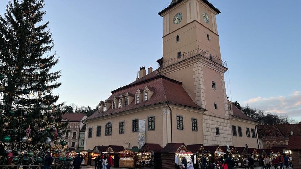 Târgul de Crăciun, extins la 60 de producători