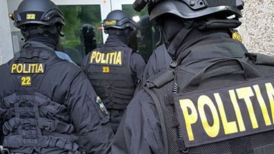 Percheziții în mai multe județe. Înşelăciune cu consecinţe deosebit de grave și spălare de bani