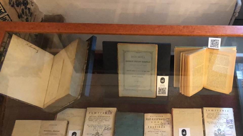 Peste 3.000 de cărți și documente din colecția Muzeului Prima Școală Românească, inventariate