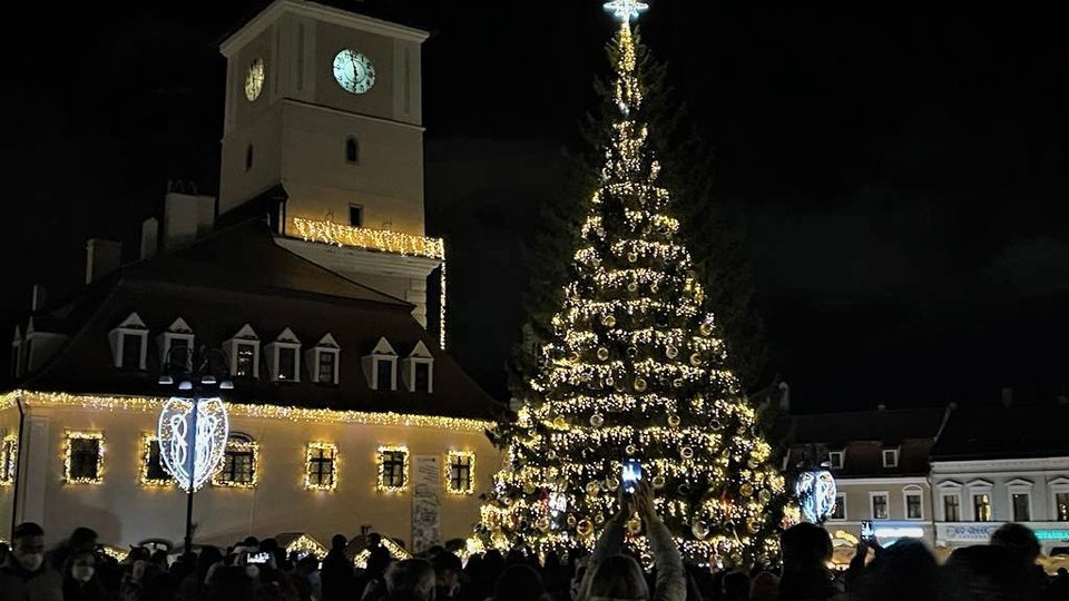 Luminițele de sărbătoare se aprind, mâine, în Brașov