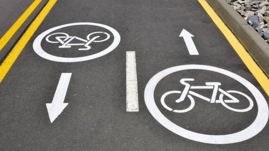 Municipalitatea vrea să extindă infrastructura pentru bicicliști în tot orașul. Deocamdată, nici proiectele mai vechi nu au început