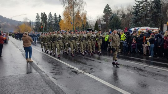 Paradă militară, de Ziua Națională a României, în centrul orașului