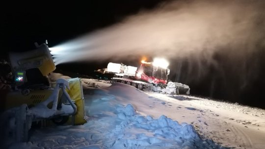 În Poiana Brașov au fost pornite instalațiile de producere a zăpezii artificiale