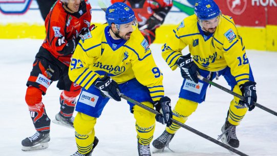 Hocheiștii de la Corona Brașov au încheiat cu victorii pe linie deplasarea din Ungaria