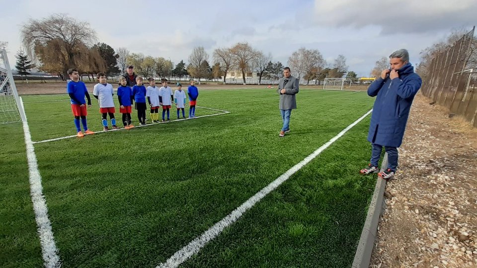 Baza sportivă Brașovia are un nou teren sintetic pentru cei mai mici fotbaliști ai clubului