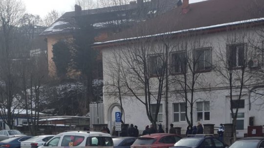 Coadă la testare Covid în fața Spitalului de Boli Infecțioase. 68 de locuri ocupate din cele 74 disponibile