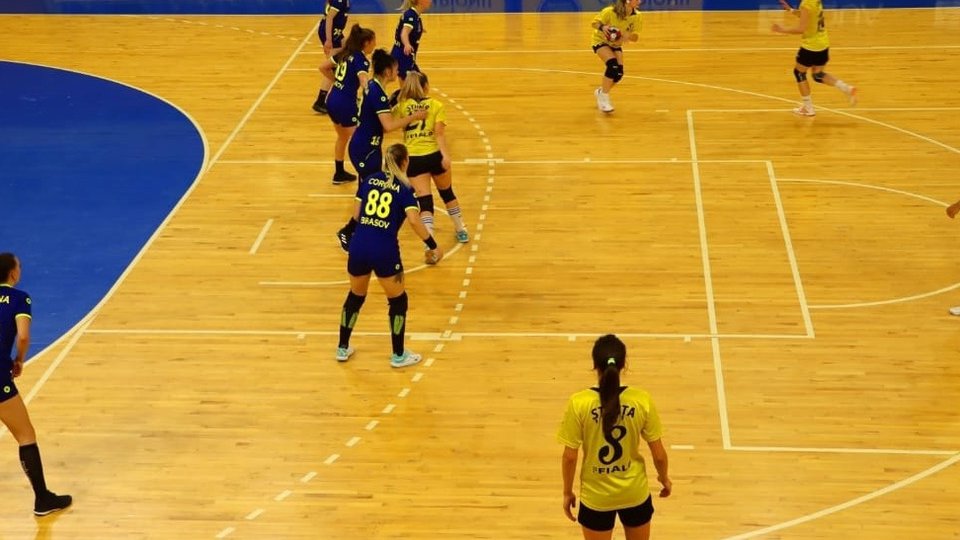 Staff-ul tehnic al echipei de handbal senioare a Coronei, sancționat pentru rezultate nesatisfăcătoare