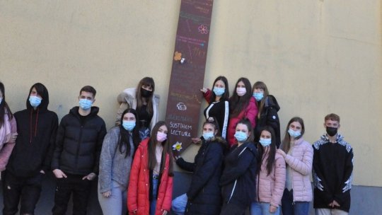 O altfel de activitate: Elevii SPGK au creat un semn de carte gigant, pentru a marca Ziua Națională a Lecturii