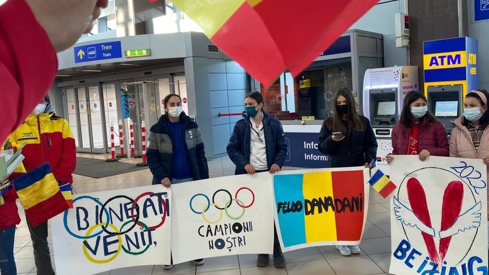 Săritorii români prezenți la Jocurile Olimpice de iarnă s-au întors acasă