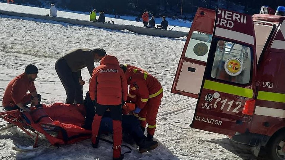 10 persoane accidentate pe pârtiile din Postăvaru, sâmbătă