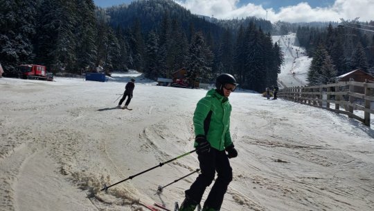 Condiții bune pentru amatorii sporturilor de iarnă, astăzi, în Postăvaru
