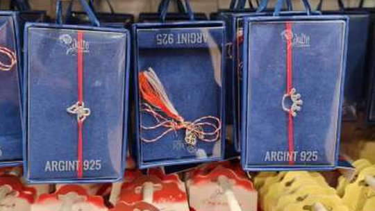 Nereguli găsite de Protecția Consumatorilor la mărțișoarele dintr-un supermarket brașovean