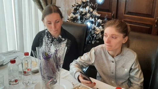 Zeci de refugiați, cazați la Braşov cu sprijinul Bisericii Sfânta Treime din Şchei (Audio)