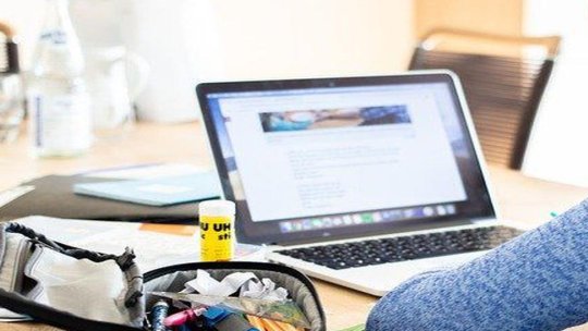 Brașovul, aproape de pragul de trecere în online a școlilor. DSP-ul crește numărul de paturi