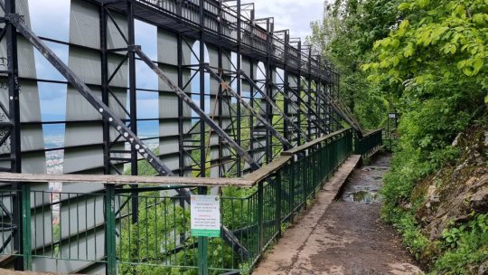 Se schimbă balustrada pe Tâmpa