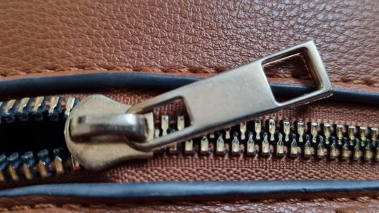 LECȚIA DE STIL. Istoria modei cu fermoar