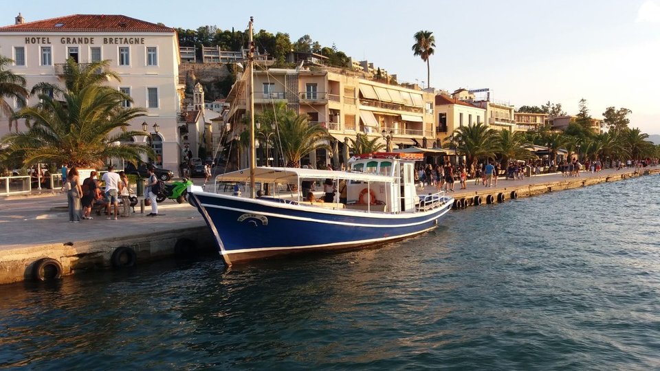 Grecia simplifică modalitatea de intrare în ţară a turiştilor