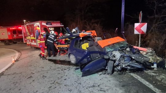 Tânăr încarcerat după ce a intrat cu mașina într-un parapet pe Drumul Poienii