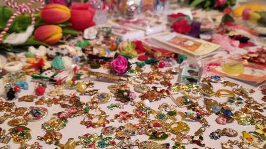 Colecția de aproape 1000 de mărțișoare de la Brașov