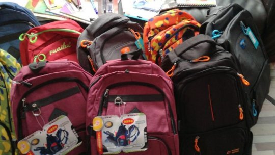 Rechizite și produse de igienă pentru 200 de elevi din medii defavorizate, din județ