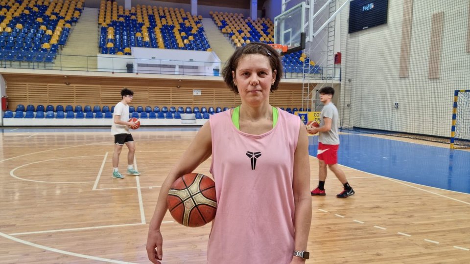 Baschetbalista care a fugit de război şi a ajuns la antrenamentele Olimpiei CSU Braşov (VIDEO)
