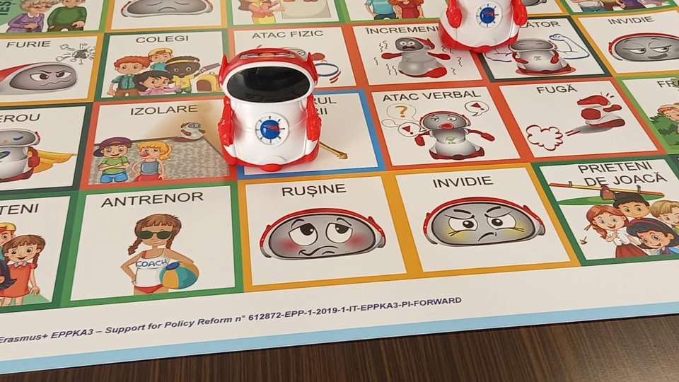 Roboți împotriva hărțuirii în 15 școli din județ (VIDEO)