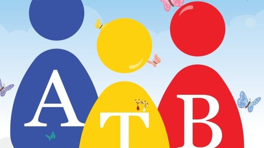 Îmbrățișări cu trecătorii prin Piața Sfatului, la Festivalul "Basarabia - file de poveste"