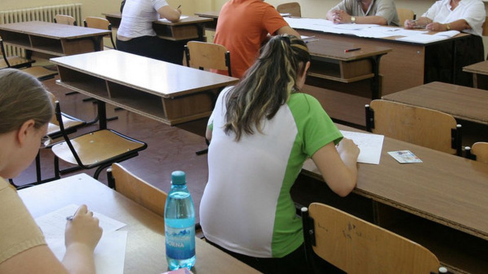 Continuă simularea la clasele a XII-a și a XIII-a