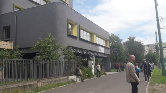 Liceenii claselor a XII-a și a XIII-a au susținut, astăzi, simularea probei la alegere a profilului și specializării