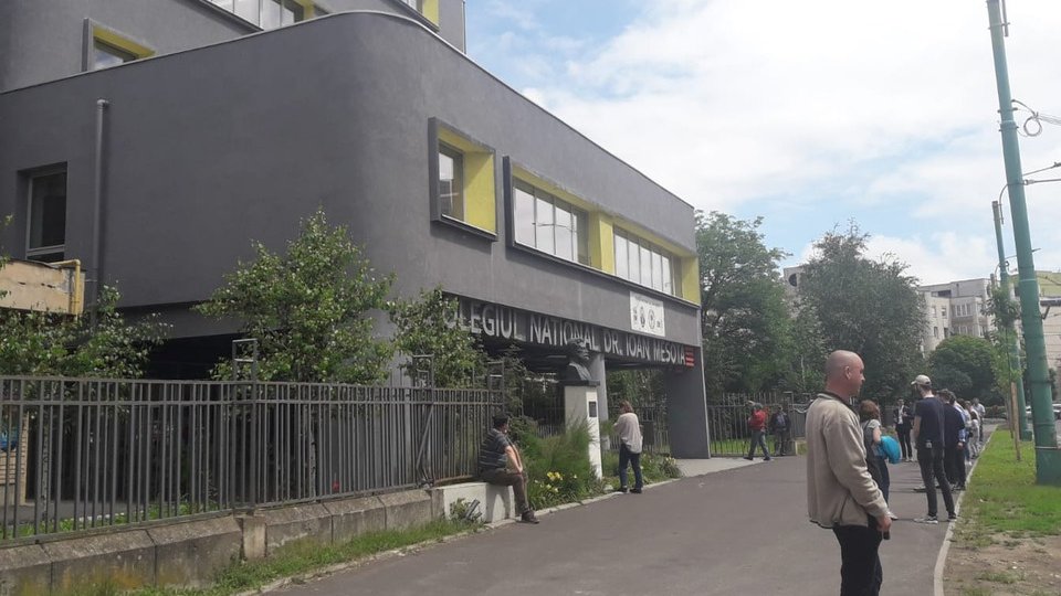 Liceenii claselor a XII-a și a XIII-a au susținut, astăzi, simularea probei la alegere a profilului și specializării