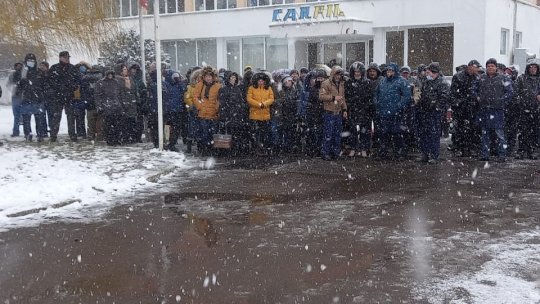 Protest la Carfil. Oamenii nu și-au mai primit banii din decembrie 2021