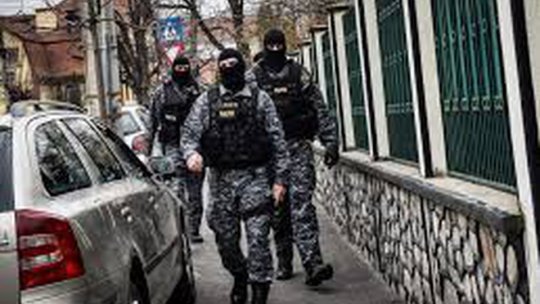 Percheziții la evazioniști în turism