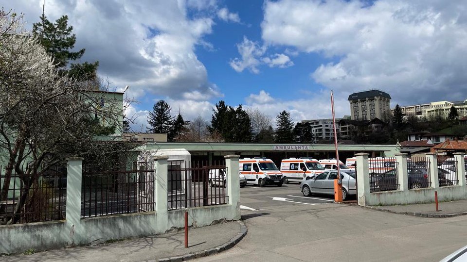 Ambulanțe vechi și personal puțin, la Brașov