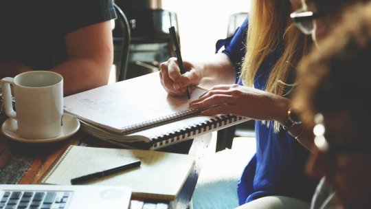 Aproape 8 angajați din 10 ar vrea să lucreze doar 4 zile pe săptămână