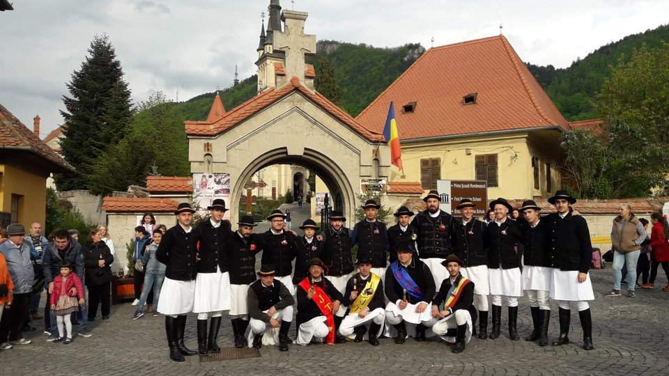 Duminica Floriilor, zi specială pentru junii brașoveni
