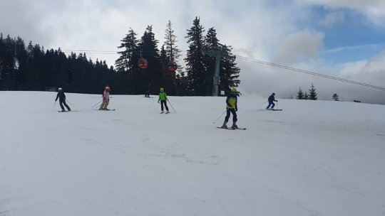 Se schiază în condiții bune pe pârtiile din Poiană