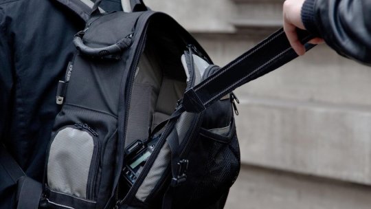 Atenție la hoții de buzunare!