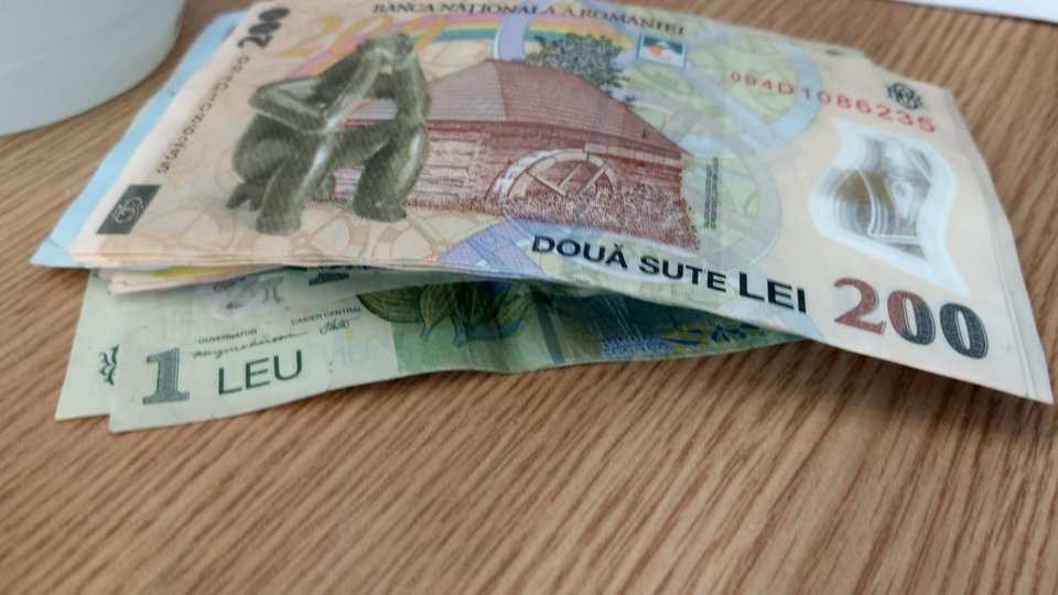 Elevii care au obţinut primul loc la olimpiadele naţionale ar putea beneficia de 1.000 de lei din partea statului