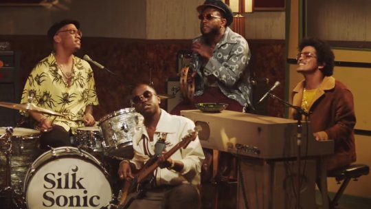 Premiile Grammy. Cântecul anului şi înregistrarea anului " Silk Sonic