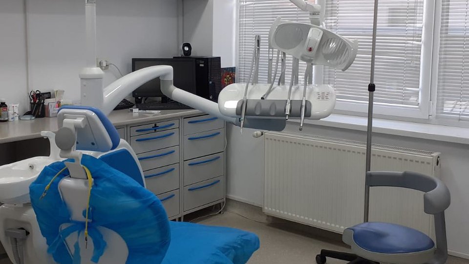 5 cabinete stomatologice școlare în tot județul. 3 funcționale pe hârtie