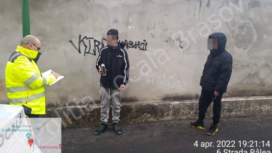 Adolescenți amendați pentru vandalism