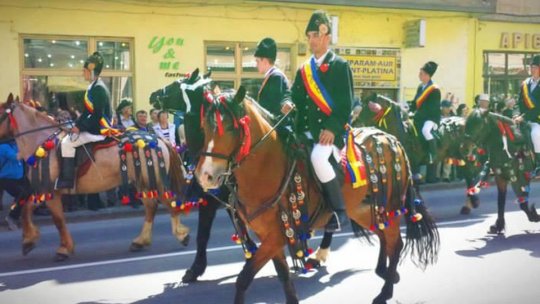 Junii din Șcheii Brașovului și Brașovul Vechi coboară, astăzi, în Cetate