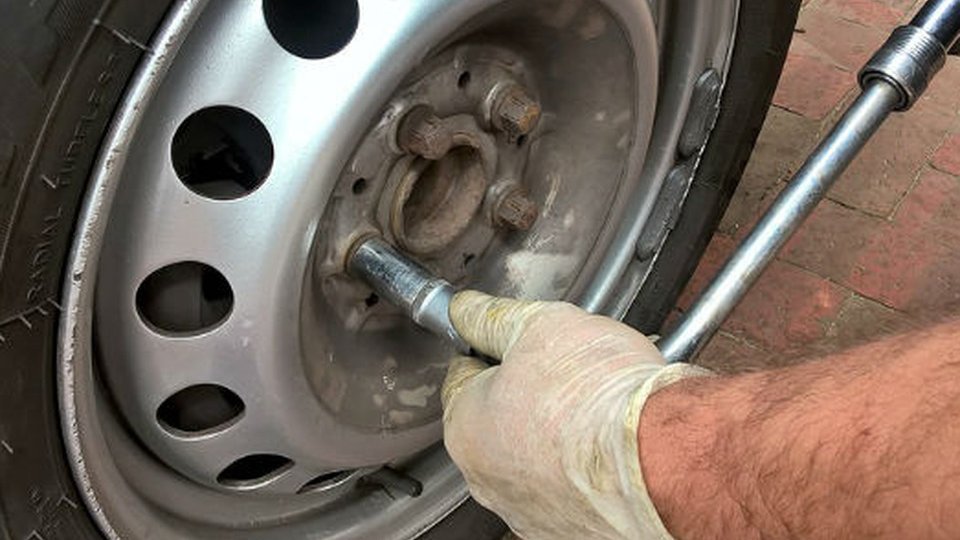 Ieftin și rapid " sloganul perfect ca să fii atras și păcălit într-un service auto neautorizat!