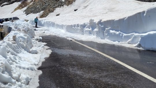 Continuă deszăpezirea Transfăgărășanului