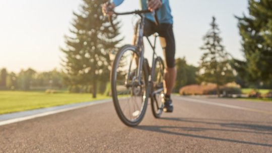 Bandă de circulație, transformată în bandă velo pe perioada weekend-urilor