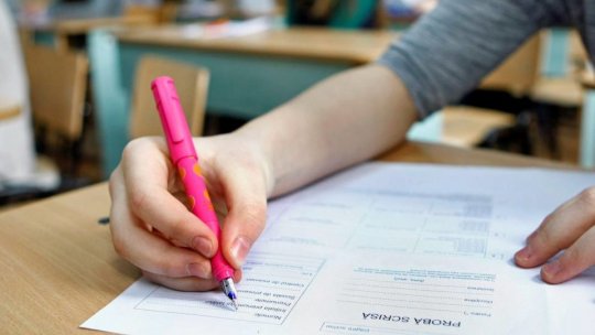 Din toamnă se va renunţa la mediile semestriale şi la obligativitatea tezelor