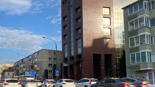 Semaforul din giratoriul de la "Trei Alimentare" încă nu și-a dovedit utilitatea