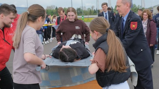 Elevii brașoveni s-au întrecut în viteză și îndemânare la concursul derulat sub genericul "Cu viața mea apăr viața"